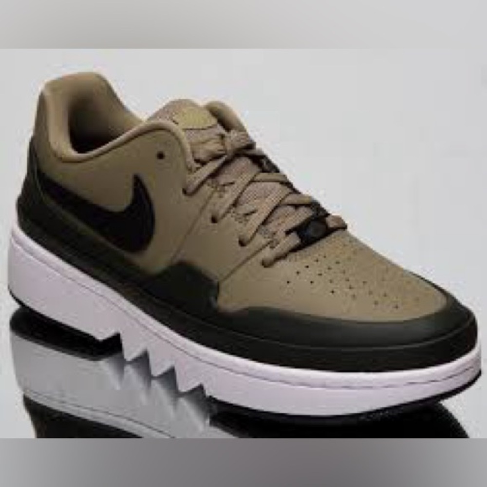 Air Jordan Jester XX Low Laced. 7.5. Trooper/ black-sequoia/white